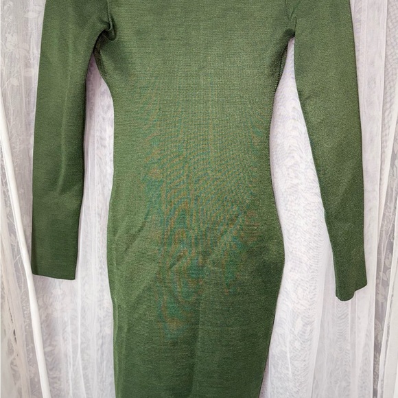 Elegant Green Long Sleeve Dress - Picture 3 of 3